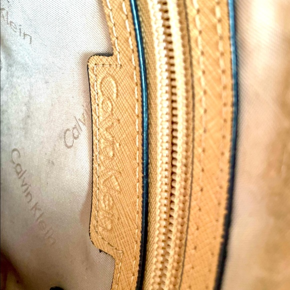 CALVIN KLEIN Saffiano Chainlink Crossbody Bag in Beige [Like New] - Picture 4 of 6